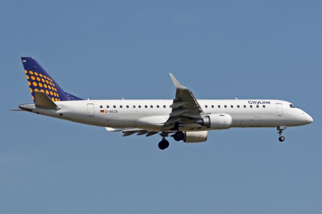 Embraer ERJ-190 (D-AECB)