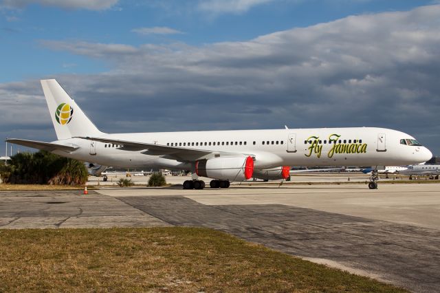 Boeing 757-200 (N524AT)