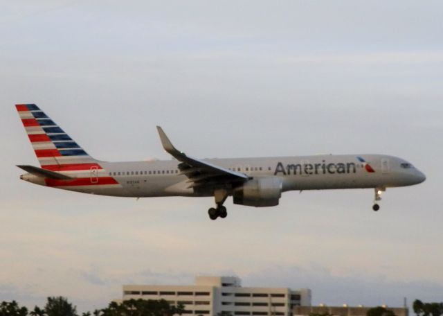 Boeing 757-200 (N189AN)