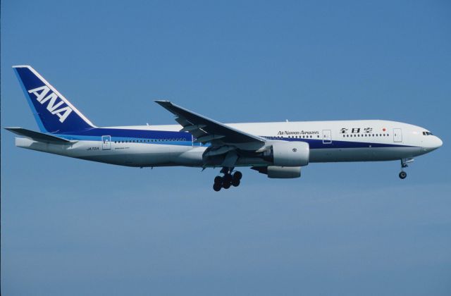 Boeing 777-200 (JA701A) - Final Approach to Tokyo-Haneda Intl Airport Rwy22 on 1997/08/09