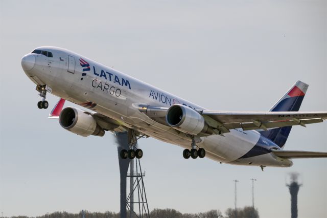 BOEING 767-300 (N420LA) - 19th April, 2025: LATAM Cargo Chile flight UC 1506, bound for Brussels, rotating very early from runway 36L. View from Spottersplaats Polderbaan. 
