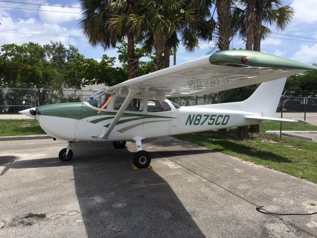 Cessna Skyhawk (N875CD) - N875CD