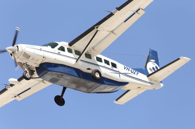 Cessna Caravan (VH-UZY) - Cessna Caravan, approaching YBTL.