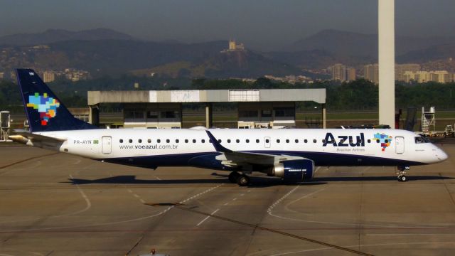 Embraer ERJ-190 (PR-AYN)