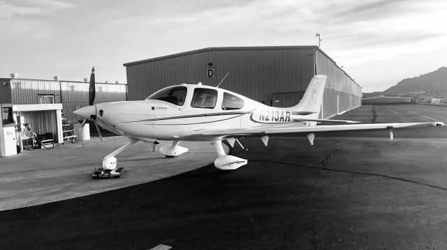 Cirrus SR-22 (N213AR)