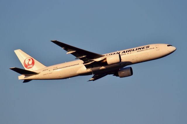 Boeing 777-200 (JA8979)