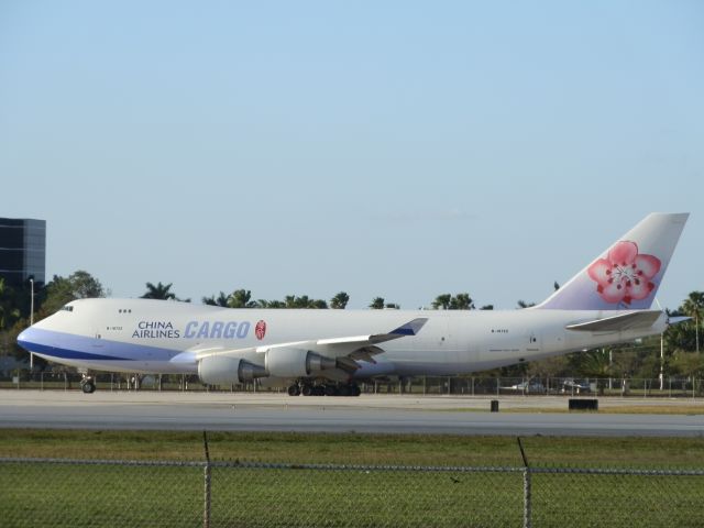 Boeing 747-400 (B-18722)