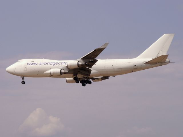 Boeing 747-400 (VQ-BFX) - Air Bridge Cargo B747-428F/ER/SCD VQ-BFX coming in for 25L FRA, 24.07.2010. Up to now, she got her airlines painting.