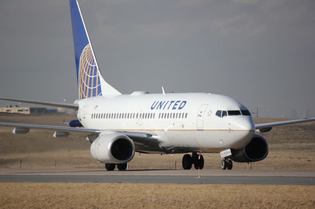 Boeing 737-700 (N16713)