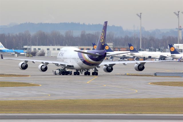 Boeing 747-400 (HS-TGF)