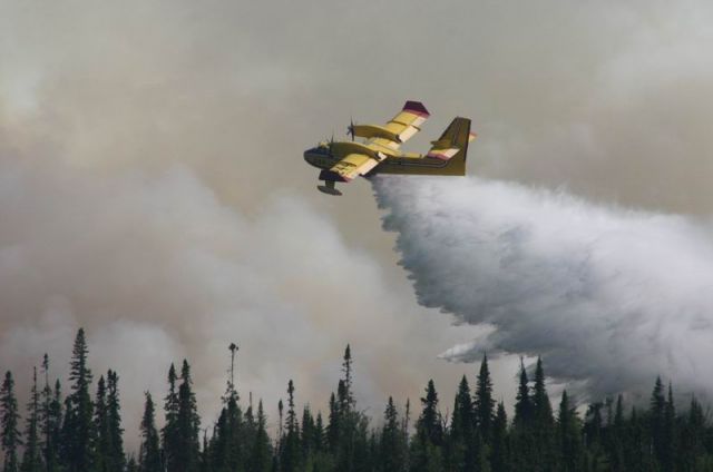 Canadair CL-415 SuperScooper — - C'était un feu près de la ville de Chibougamau (Québec, Canada) en 2005.