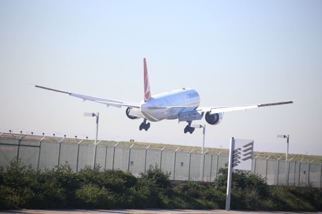 BOEING 777-300ER (TC-JJS)