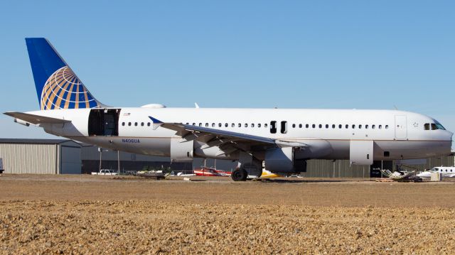 Airbus A320 (N406UA) - Thrown into long-term storage in the middle of the part-out process. 