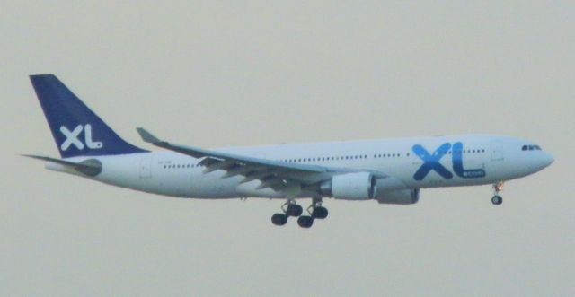 Airbus A330-200 (CS-TOP)
