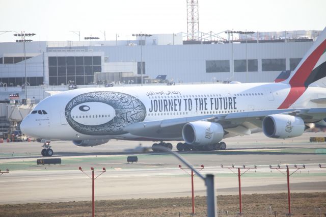 Airbus A380-800 (A6-EVK)
