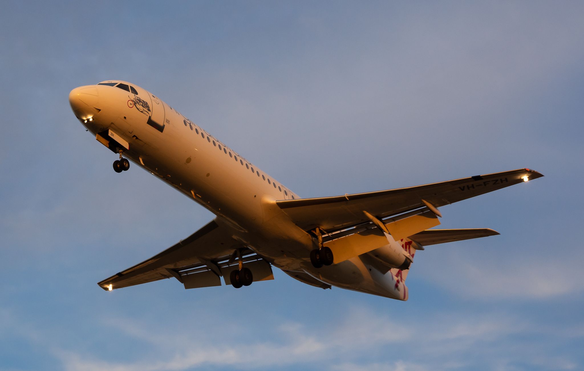 Fokker 100 (HV-FZH)