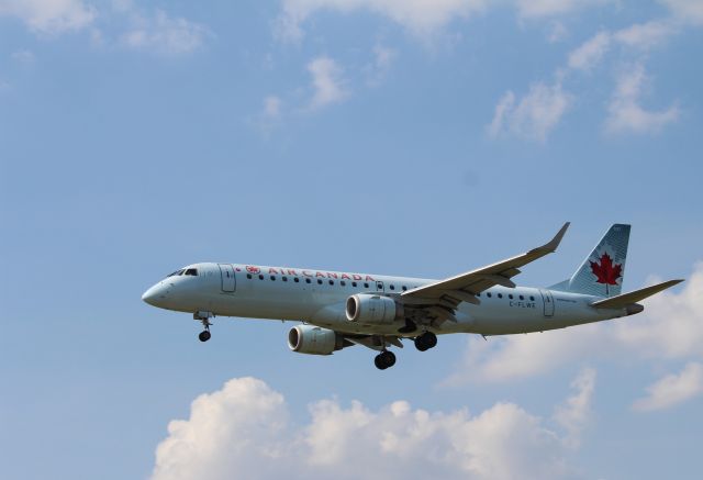 Embraer ERJ-190 (C-FLWE)