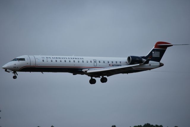 Canadair Regional Jet CRJ-700 (N709PS) - On approach for runway 18C - 10/23/09