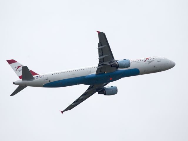 Airbus A321 (OE-LBA) - Departure runway 29 at Vienna, Austria.