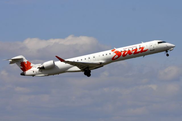 Canadair Regional Jet CRJ-700 (C-FNJZ)