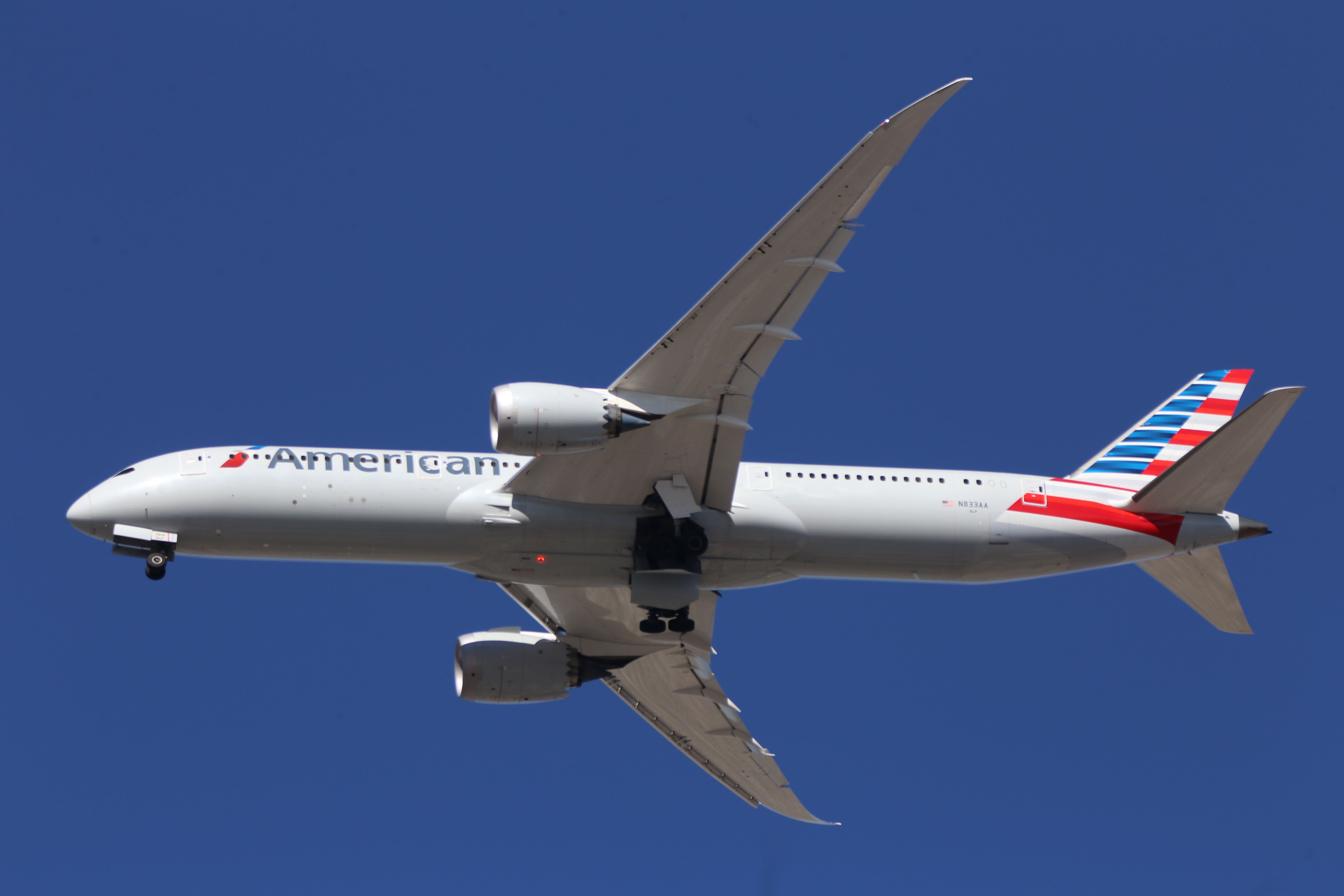 Boeing 787-9 Dreamliner (N833AA)