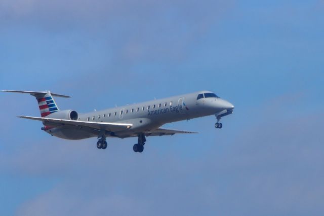 Embraer ERJ-145 (N692AE)