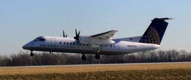 de Havilland Dash 8-300 (N837CA)