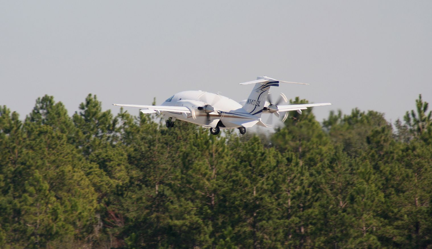 Piaggio P.180 Avanti (N140SL) - Lift off - KMGR