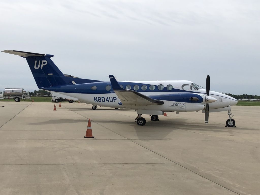 Beechcraft Super King Air 300 (N804UP)