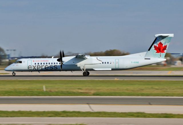 de Havilland Dash 8-400 (C-GGND)