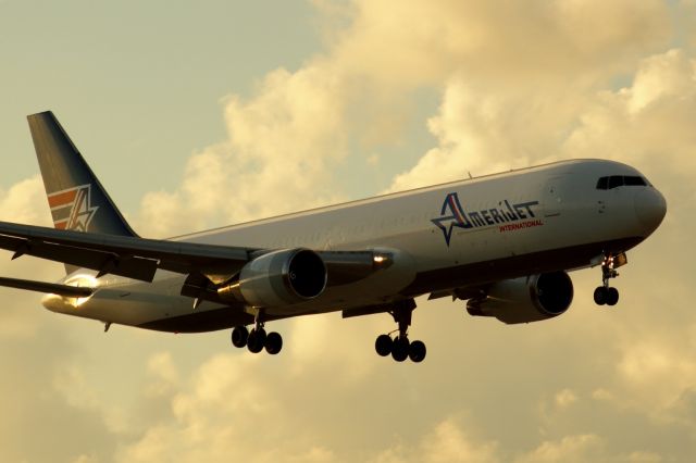 BOEING 767-300 (N319CM) - Short final to 9 at MIA 10/12/14