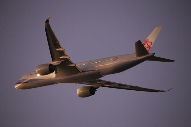 Airbus A350-900 (B-18907)