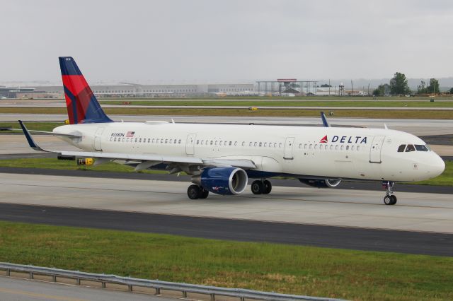 Airbus A321 (N338DN)