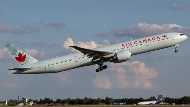 BOEING 777-300ER (C-FKAU)