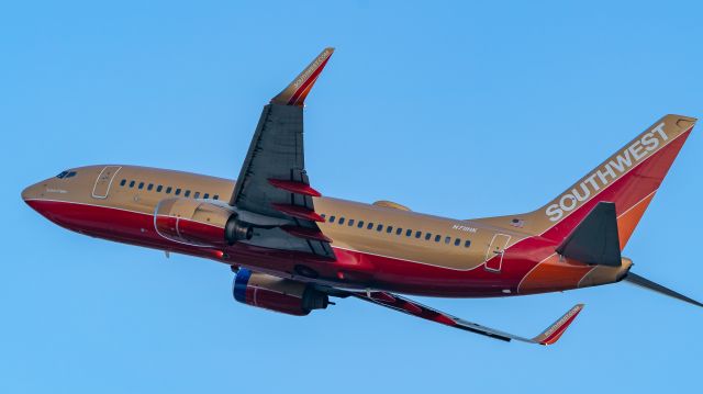 Boeing 737-700 (N711HK) - 4/5/19