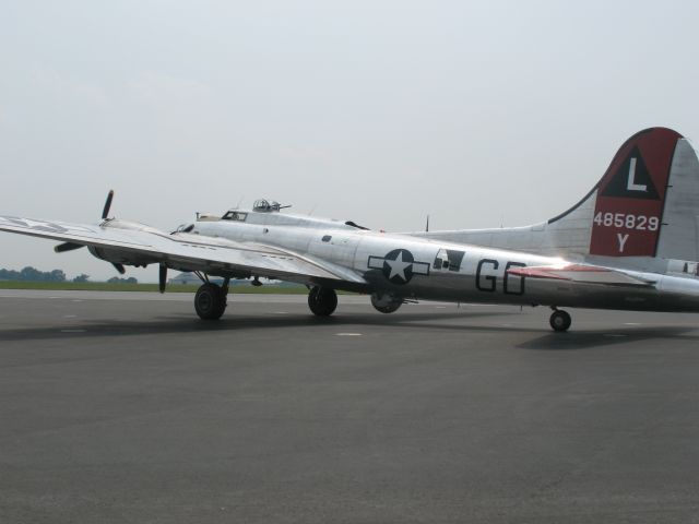 — — - Boeing B-17 G