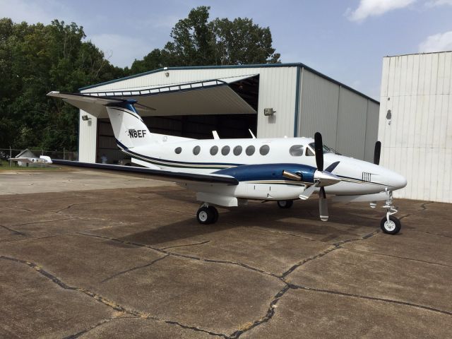 Beechcraft Super King Air 200 (N8EF)
