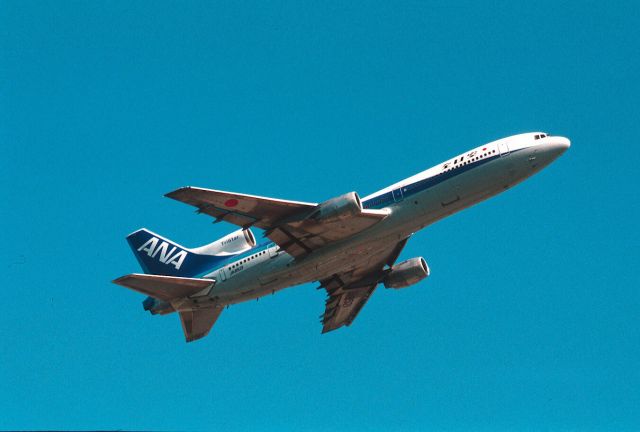 Lockheed L-1011 TriStar (JA8521) - Departure at Narita Intl Airport Rwy16 on 1987/10/19