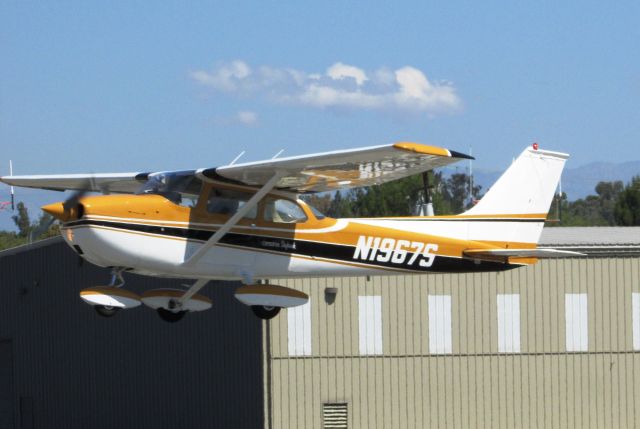 Cessna Skyhawk (N1967S) - Taking off RWY 24