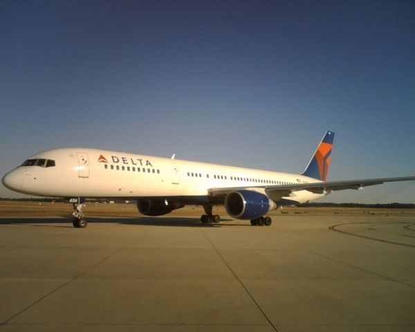 Boeing 757-200 (N0656DL) - Pushed out from the gate at PNS