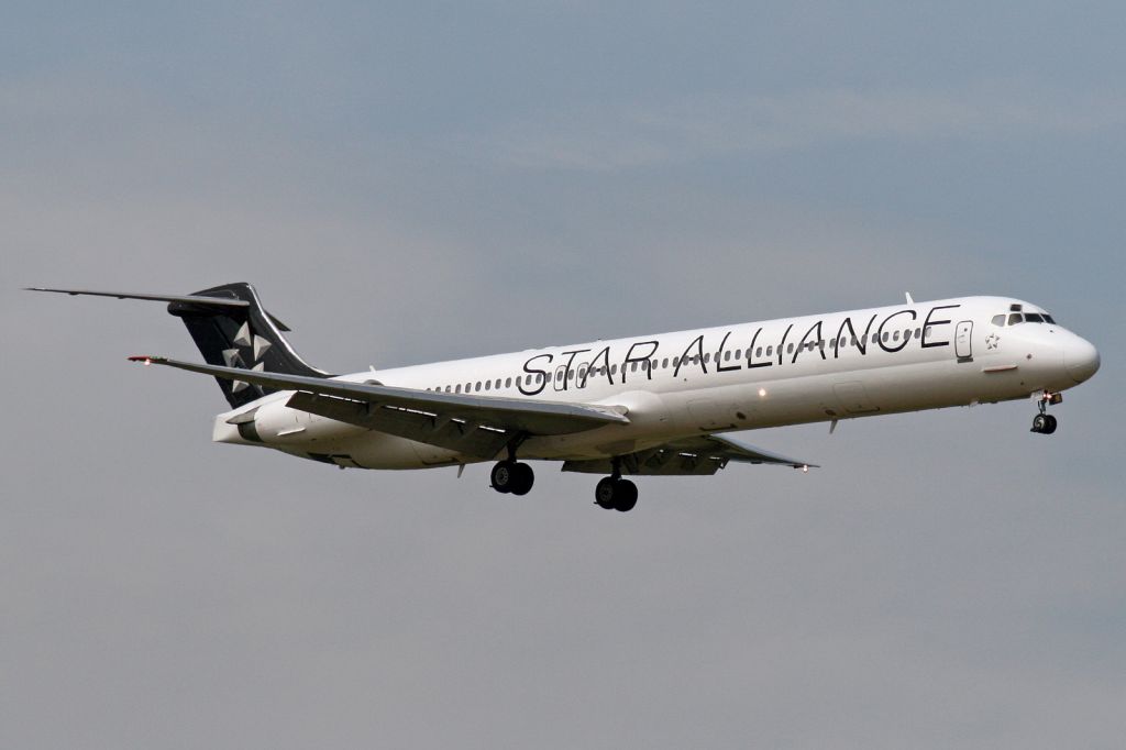 McDonnell Douglas MD-81 (SE-DMB) - "Star Alliance" livery