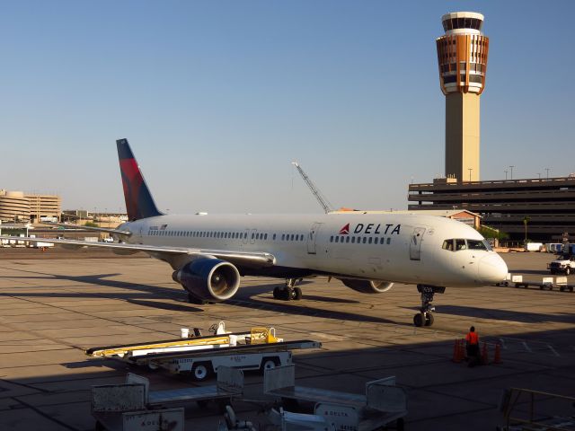 Boeing 757-200 (N639DL)