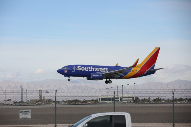 Boeing 737-700 (N742SW)