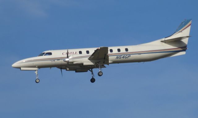 Fairchild Dornier SA-227DC Metro (N54GP) - On final is this 1975 Castle Aviation Fairchild-Dornier Metro in the Autumn of 2018.