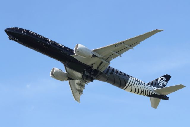 Boeing 777-200 (ZK-OKQ) - Afternoon departure for the Air New Zealands, "All Blacks", B777-300ER on it's return flight to Los Angeles.