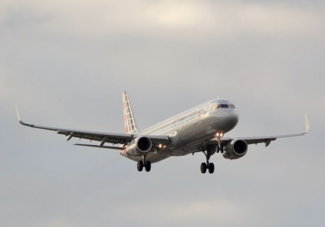 Airbus A321 (N143AN)