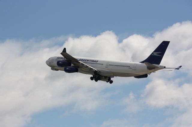 Airbus A340-200 (LV-ZPO)