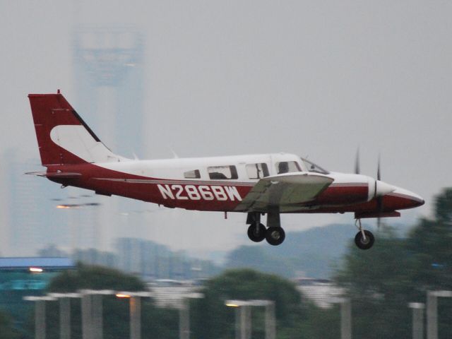 Piper Seneca (N286BW) - Approaching runway 18C - 6/17/09