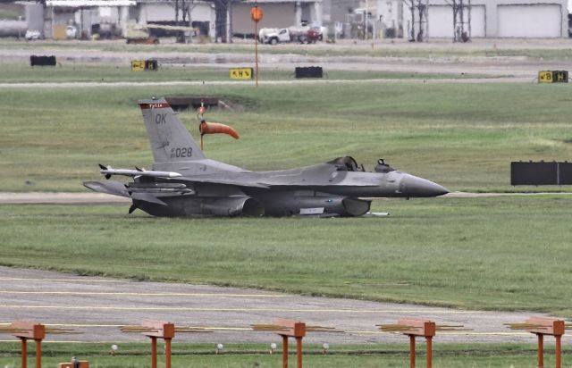 Lockheed F-16 Fighting Falcon (89-2028) - The Oklahoma Air National Guard lost F-16C Block 42E, S/N: 89-2028.br /The pilot successfully ejected, walked to the ambulance, and is said to be OK.