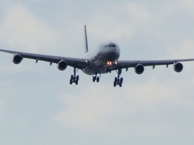 Airbus A340-300 (LV-FPV)